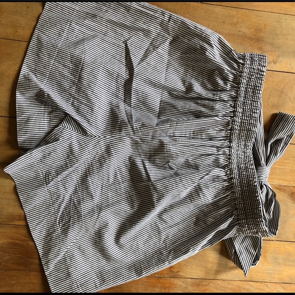 Seersucker Shorts - Picture 3 of 3